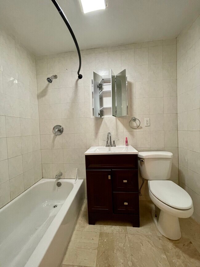 Bathroom - 405 Warwick St