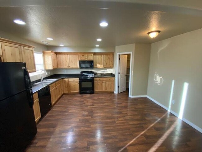 Foto del edificio - 3 Bedroom, 2.5 Bathroom Twin Home in Gemini Meadows