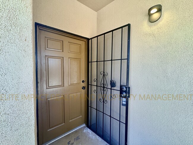 Foto del edificio - 2460 N Treat Ave