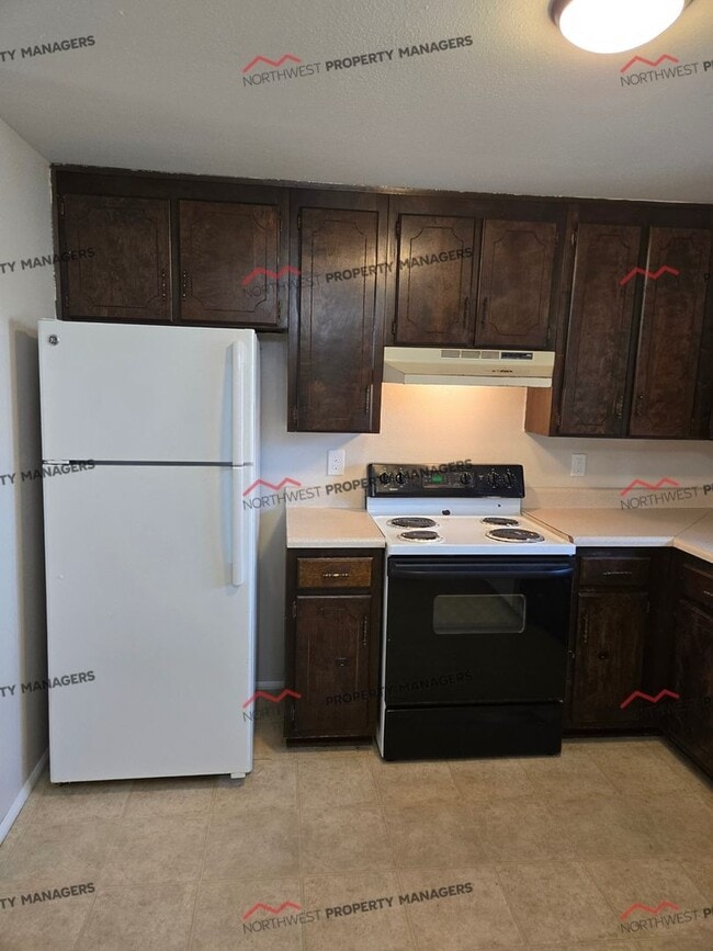 Building Photo - R40B