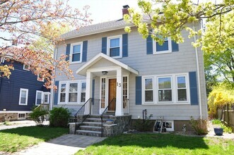Building Photo - 13 Sapphire Ave