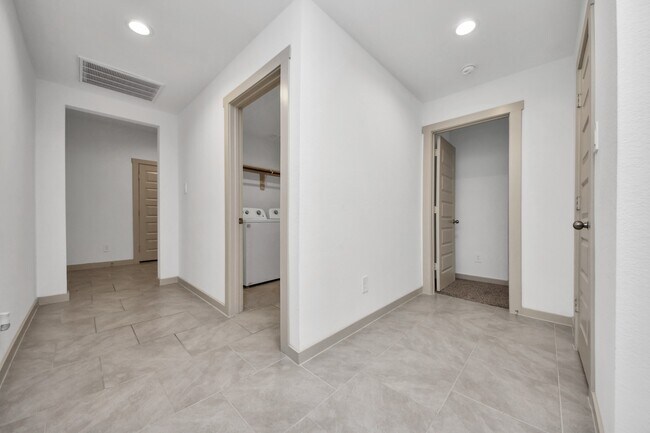 Foto del edificio - 1118 Hyde Lk Ln