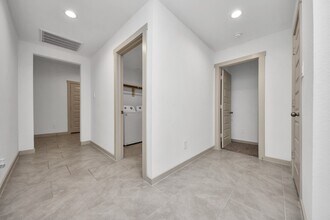Building Photo - 1118 Hyde Lk Ln