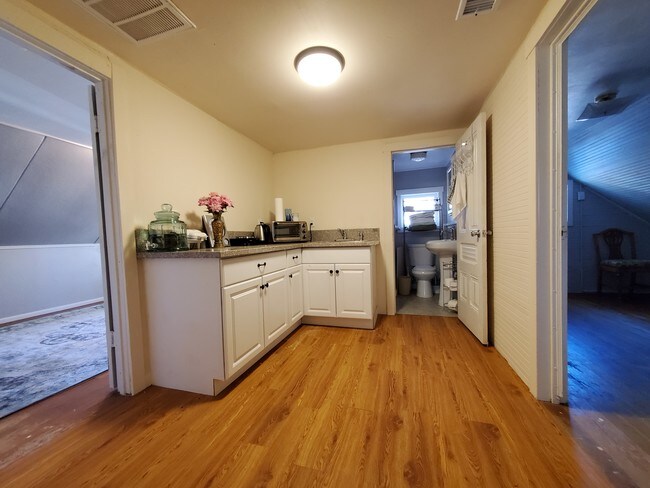 Kitchen area - 210 Oak St