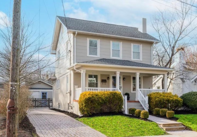 Foto del edificio - 817 Drummond Ave