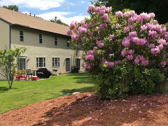 Foto del edificio - 35 Kennedy Dr