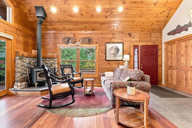 Building Photo - 3-Story, 5 bedroom, 3 bathroom in Harrison