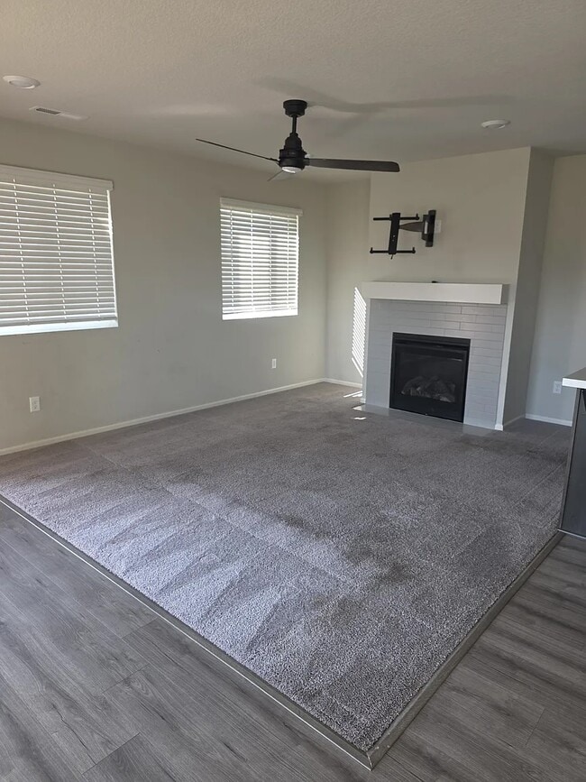 Foto del edificio - 902 McCallum Ln