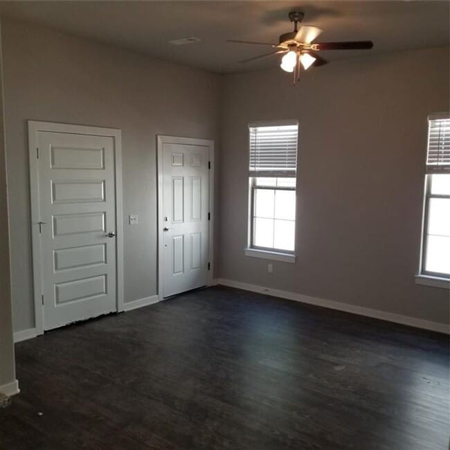 Photo - Nice 3 bedroom 3.5 bath near campus in Fayetteville House