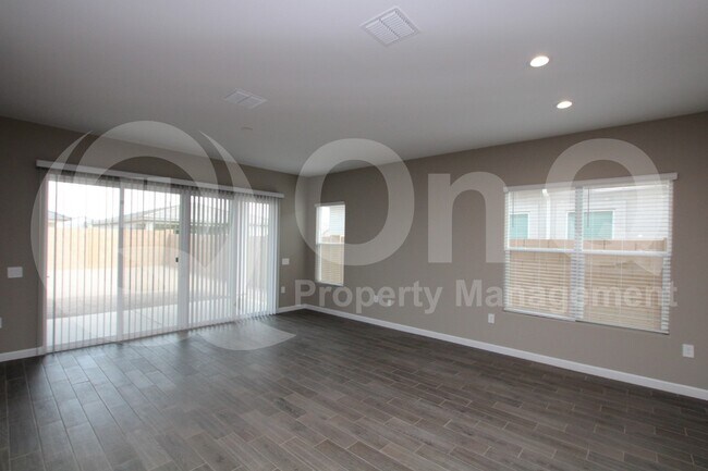 Building Photo - 40774 W Sunland Dr