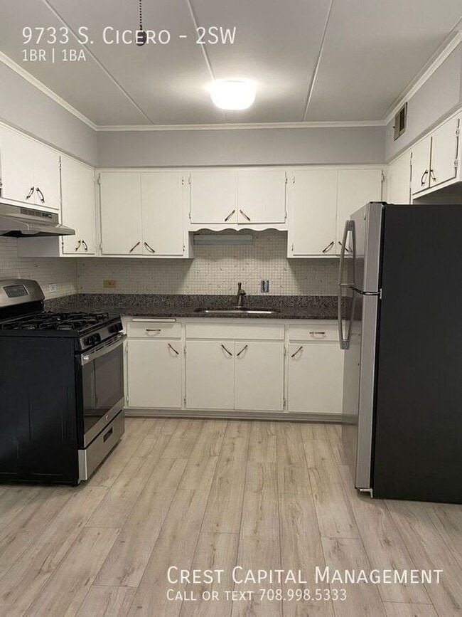 Building Photo - 9735 S Cicero Ave