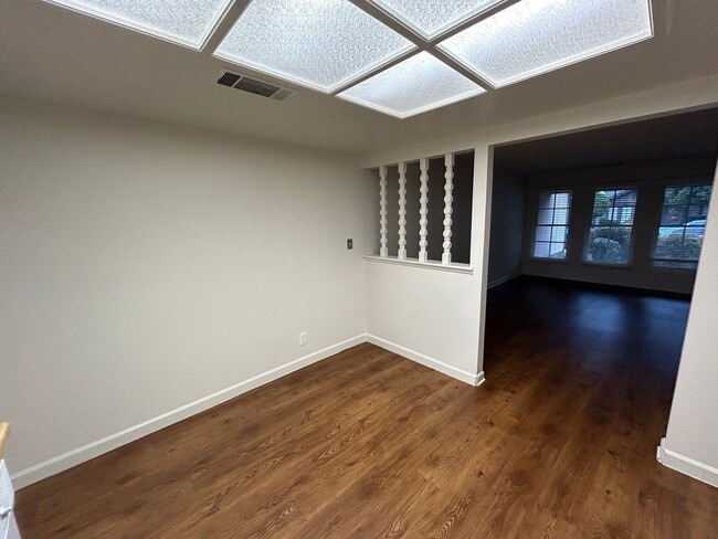 Building Photo - 3940-3946 W Hillsdale Ave