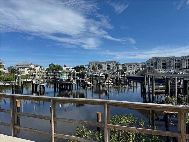 Foto del edificio - 5567 Sea Forest Dr