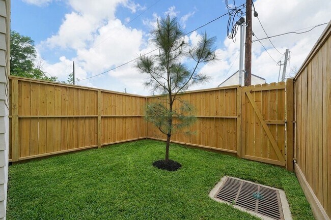 Foto del edificio - 859 Rachel St