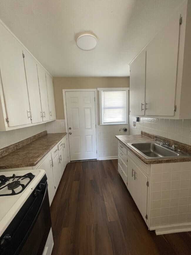 Foto del edificio - Updated 2 bedroom, 1 bathroom apartment wi...