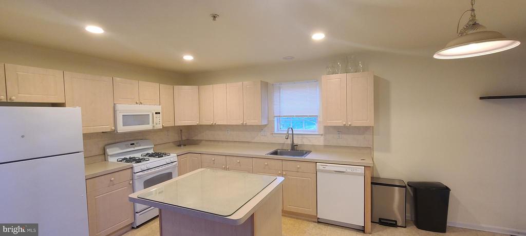 Primary Photo - 206 Summerhill Ct