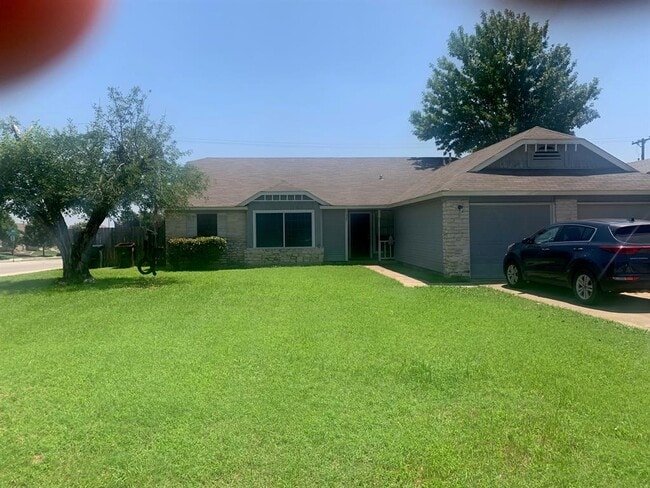 Building Photo - 523 Greenlawn Blvd