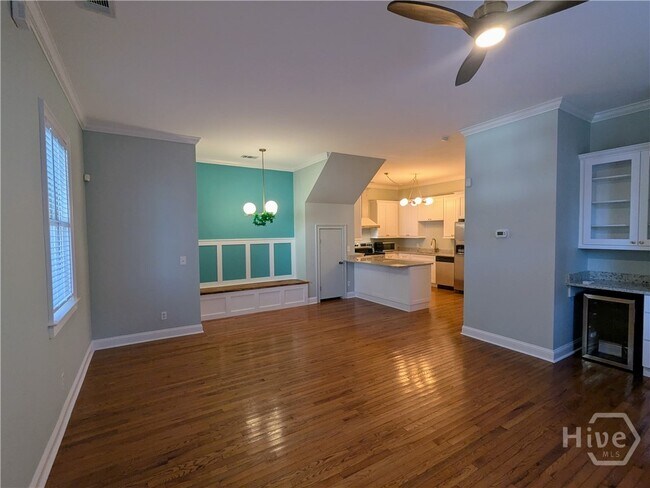 Foto del edificio - 305 E Duffy St