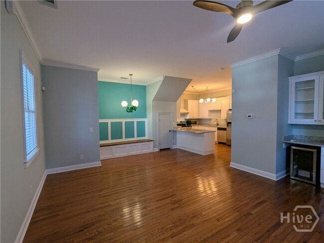 Building Photo - 305 E Duffy St