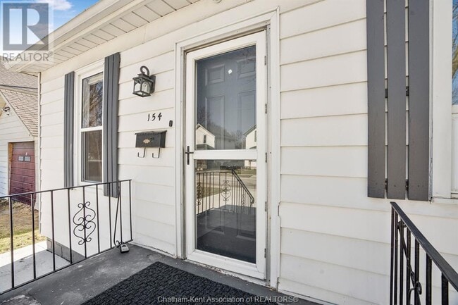 Building Photo - 154 Selkirk St