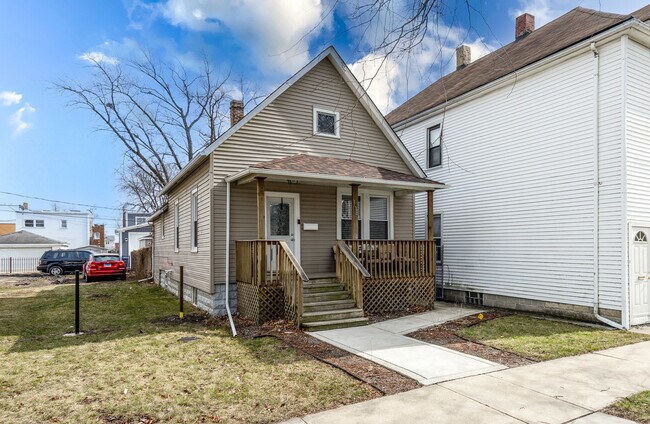 Building Photo - 115 S 12th Ave