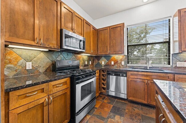 Foto del edificio - Stylish 3BR Townhome in Houston