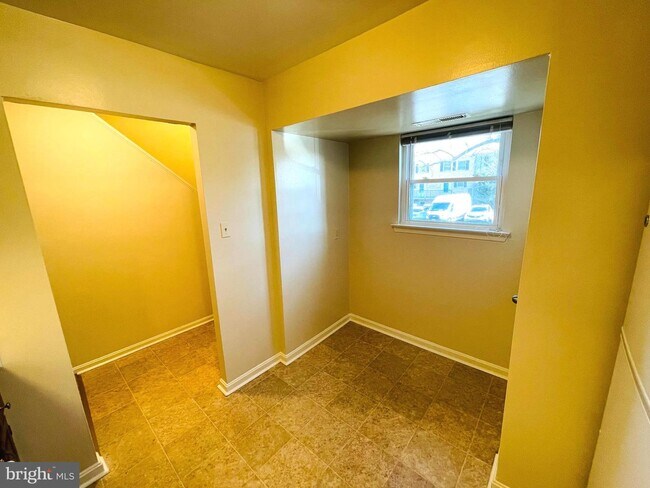 Foto del edificio - 5914 Mayflower Ct