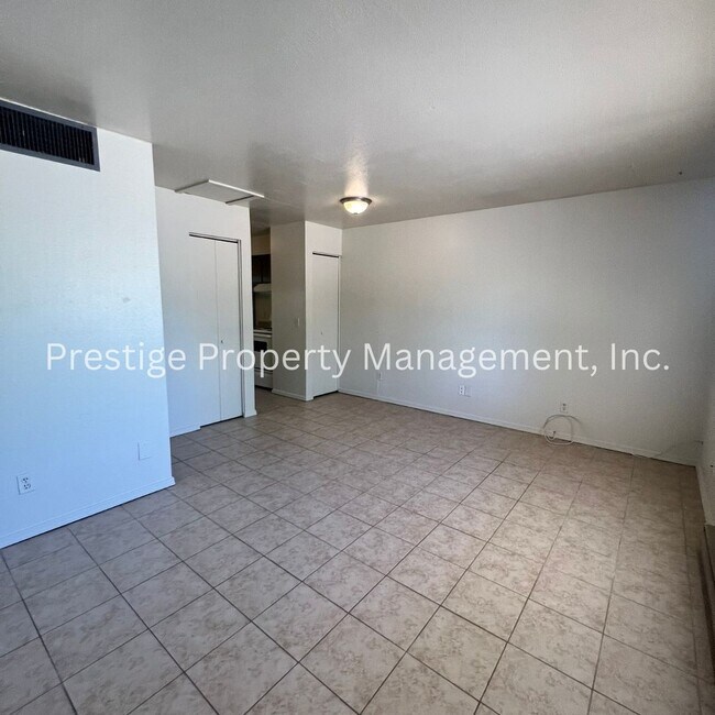 Building Photo - 2233