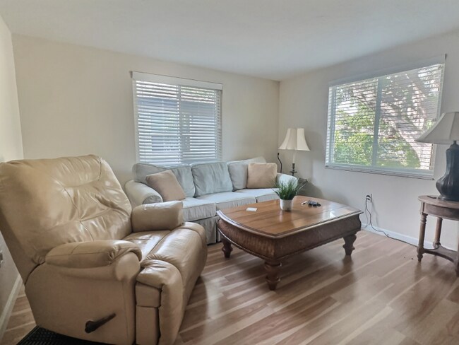 Foto del edificio - 4514 S Lockwood Ridge Rd