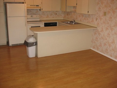 Building Photo - Spacious 2/1.5 Townhome in New Town