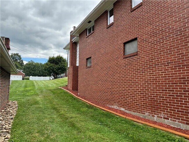 Building Photo - 21 Hindman Ave