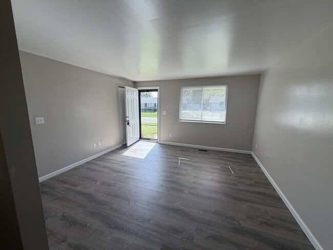 Building Photo - 7280 Cedar Knolls Dr