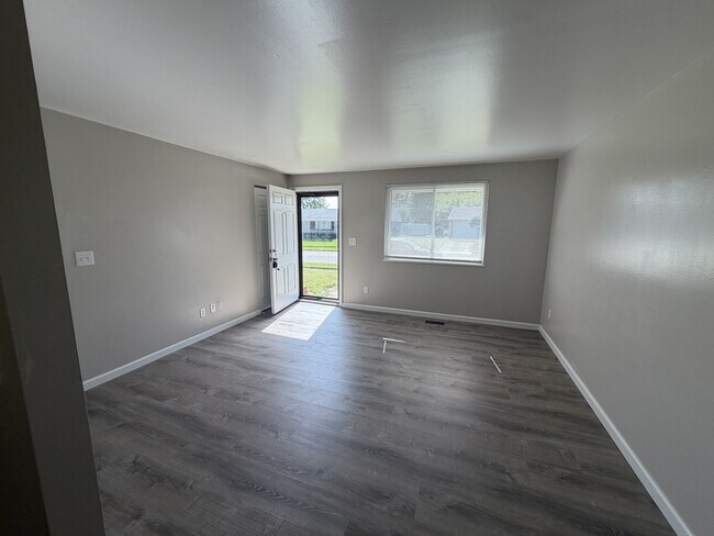 Foto del edificio - 7280 Cedar Knolls Dr