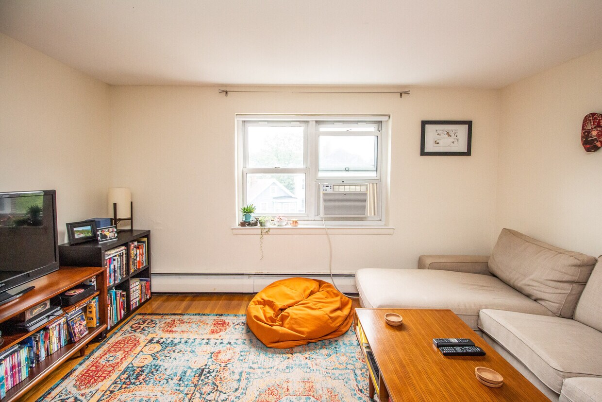 85 Chestnut St Unit 2, Brookline, MA 02445 Condo for Rent in Brookline, MA