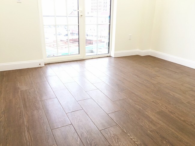 Building Photo - 25-34-34 31st St