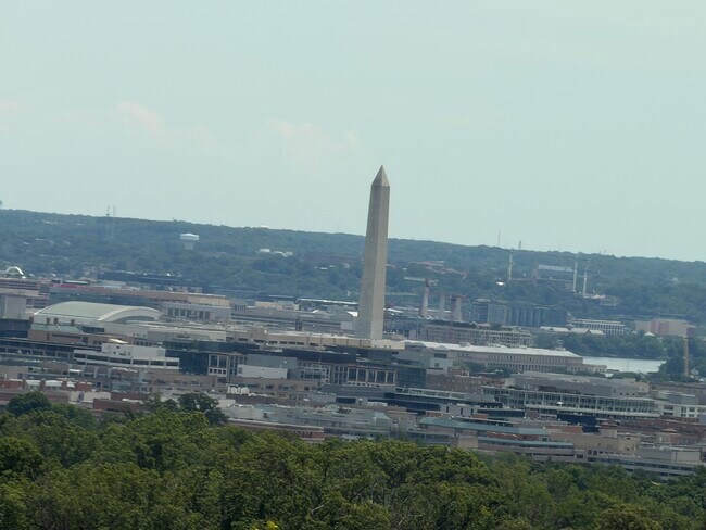 Foto del edificio - 2800 Wisconsin Ave NW