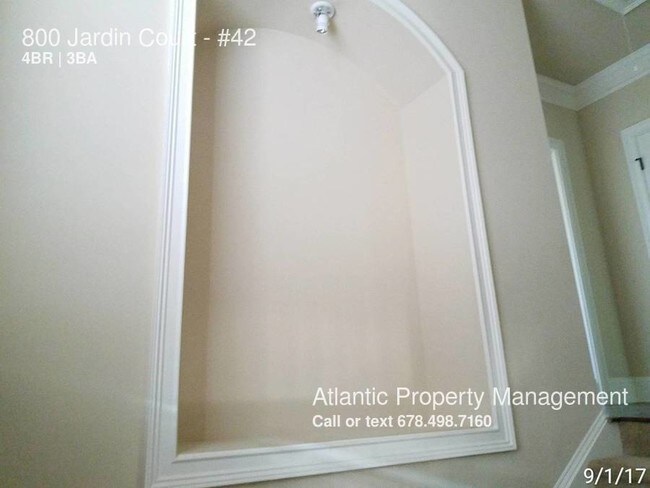 Building Photo - 800 Jardin Ct
