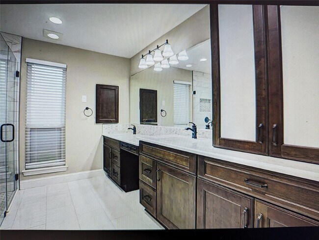 Foto del edificio - 2826 Edgewood Dr