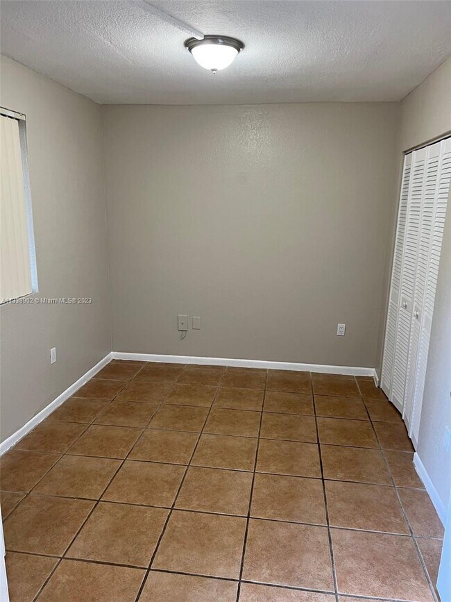 Foto del edificio - 8215 SW 152nd Ave