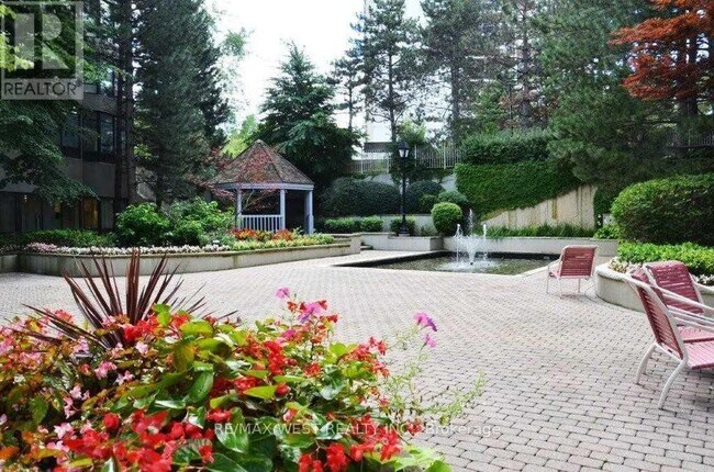 Photo du bâtiment - 1300 Islington Ave