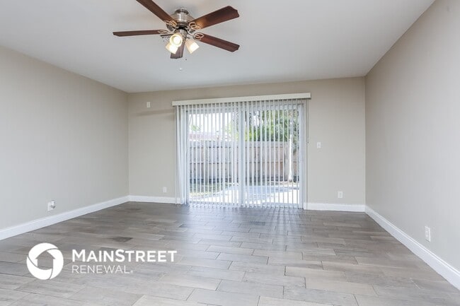 Building Photo - 421 SW 64th Terrace