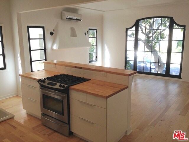 Building Photo - 414 N Curson Ave