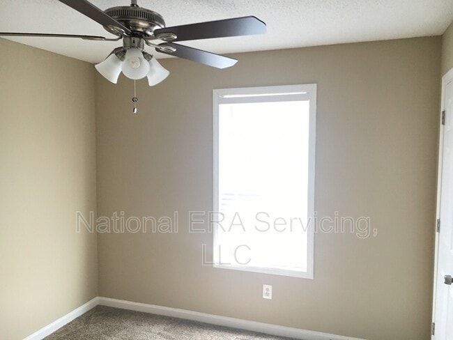 Building Photo - 753 Newport Dr