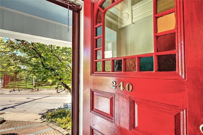 Building Photo - 240 Brown St
