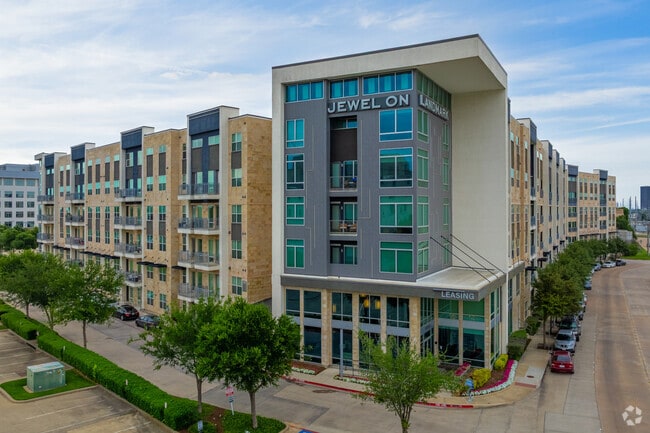 Building Photo - Jewel on Landmark