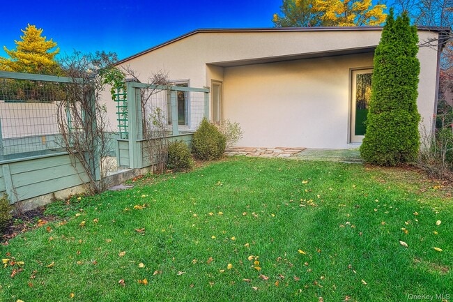 Building Photo - 34 Maple St