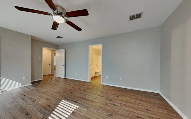 Foto del edificio - 1501 Queens Brook Ln