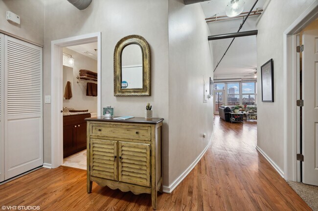 Foto del edificio - 6 S Laflin St