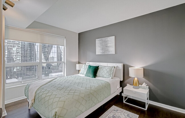 Building Photo - 33 Bay St.