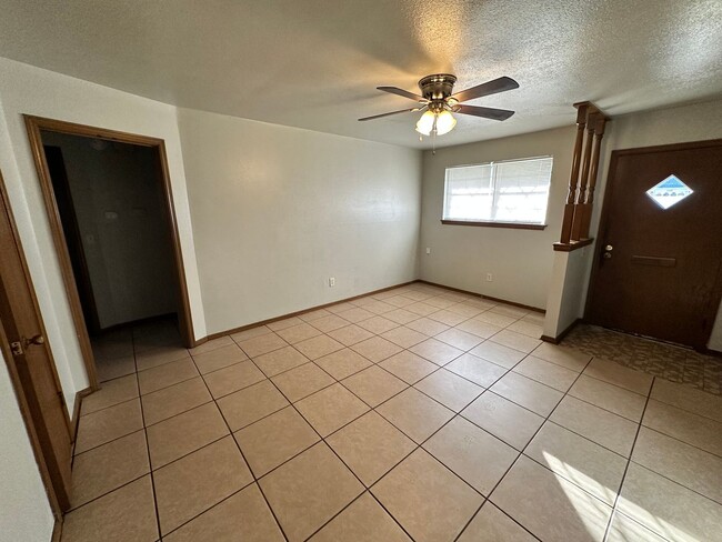 Building Photo - Move -in Special: For Rent: 3-Bedroom, 1.5...